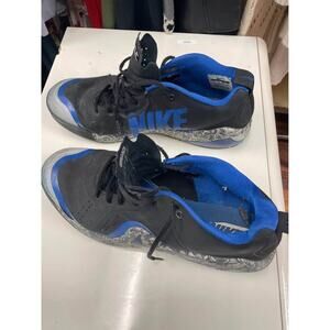 Men’s sneakers size 13